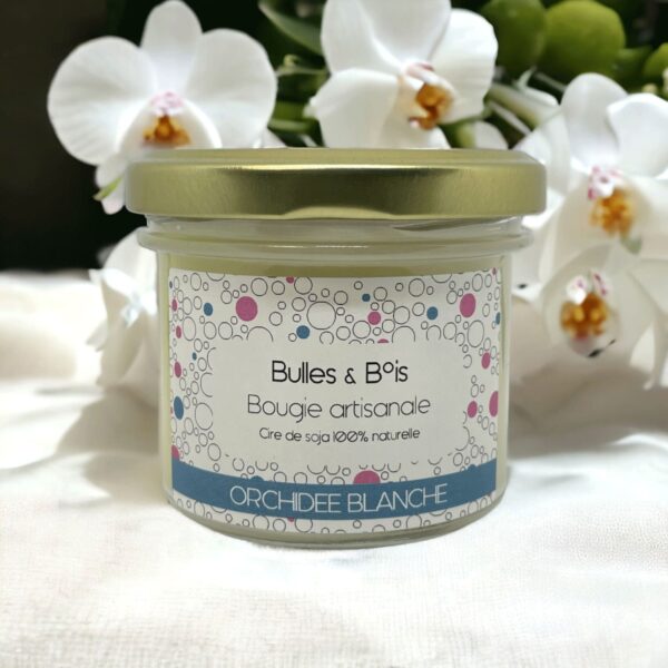 Bougie végétale parfumée senteur Orchidée Blanche. Fabriquée à la main par Bulles et Bois.